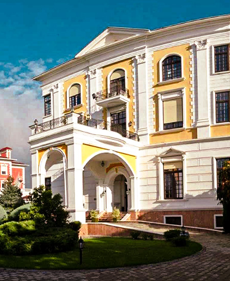 British School of Bucharest, școală internațională de elită, situată aproape de ansamblul rezidențial ARQA Jolie Village.